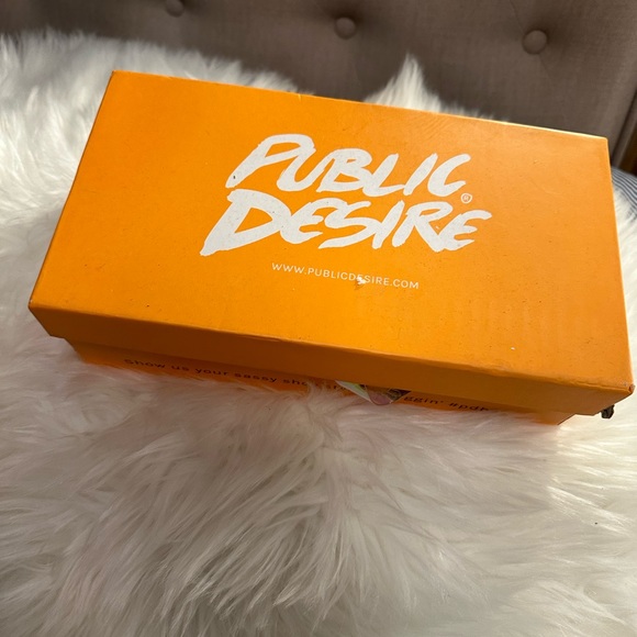 Public Desire Afternoon Block Heeled Sandal In Iridescent Croc Size 7 - Picture 3 of 4